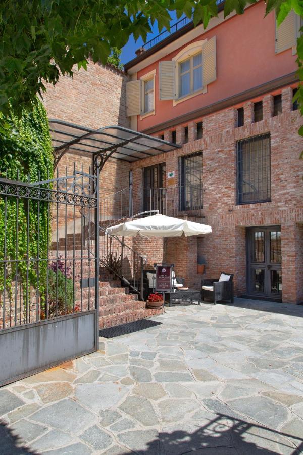 Hotel Castello Di Santa Vittoria Santa Vittoria dʼAlba Exteriér fotografie