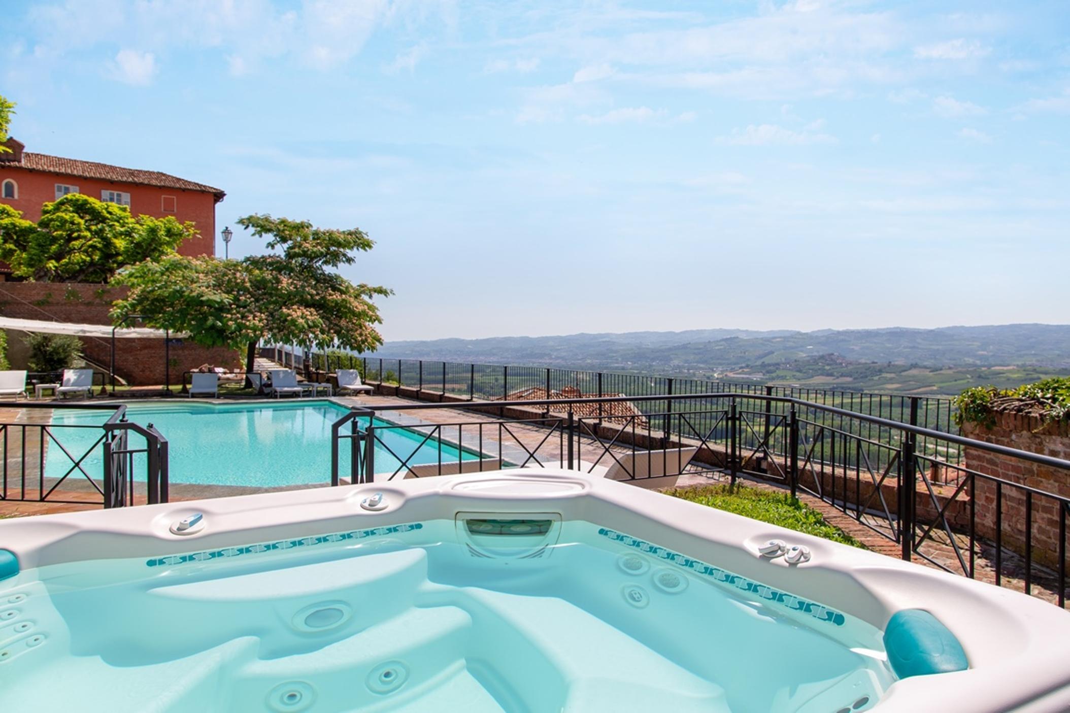 Hotel Castello Di Santa Vittoria Santa Vittoria dʼAlba Exteriér fotografie