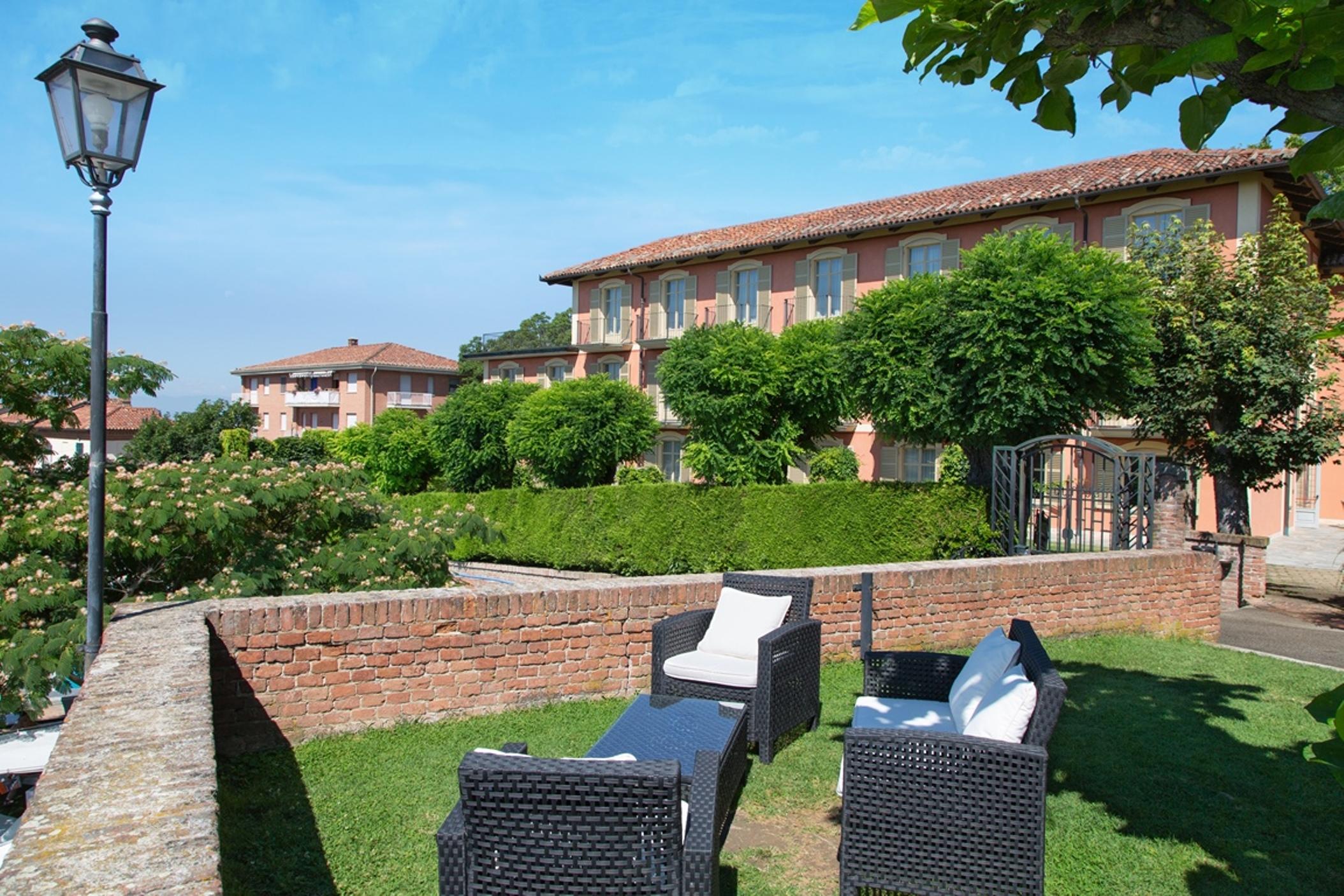 Hotel Castello Di Santa Vittoria Santa Vittoria dʼAlba Exteriér fotografie