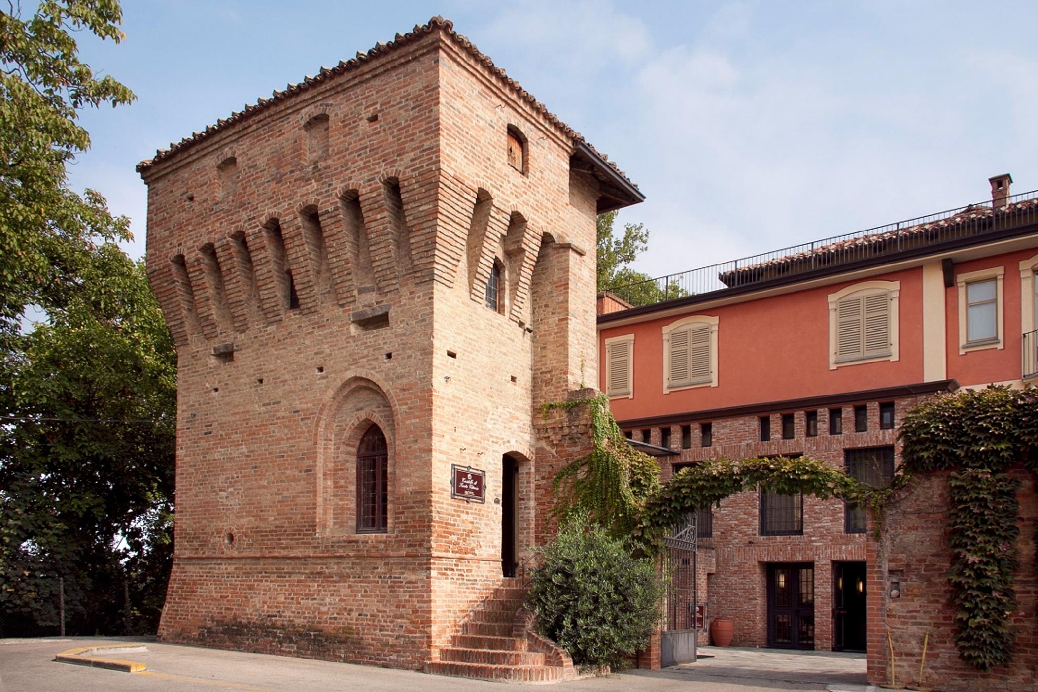 Hotel Castello Di Santa Vittoria Santa Vittoria dʼAlba Exteriér fotografie