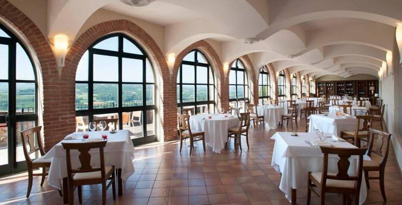 Hotel Castello Di Santa Vittoria Santa Vittoria dʼAlba Exteriér fotografie