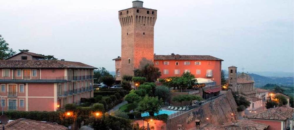 Hotel Castello Di Santa Vittoria Santa Vittoria dʼAlba Exteriér fotografie