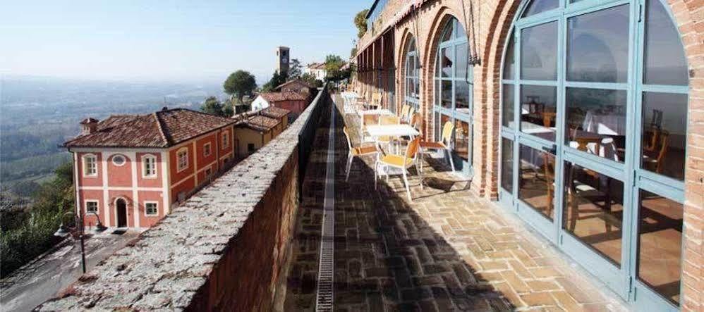Hotel Castello Di Santa Vittoria Santa Vittoria dʼAlba Exteriér fotografie