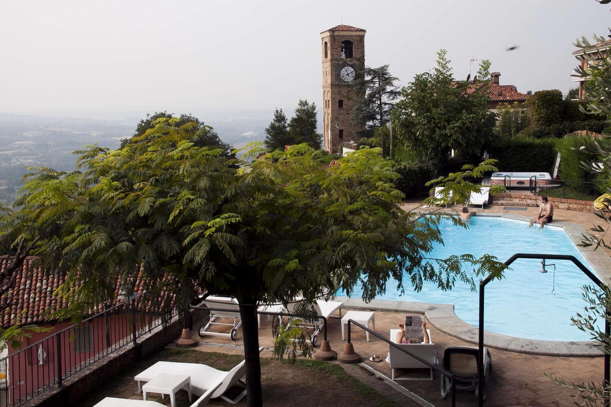 Hotel Castello Di Santa Vittoria Santa Vittoria dʼAlba Exteriér fotografie