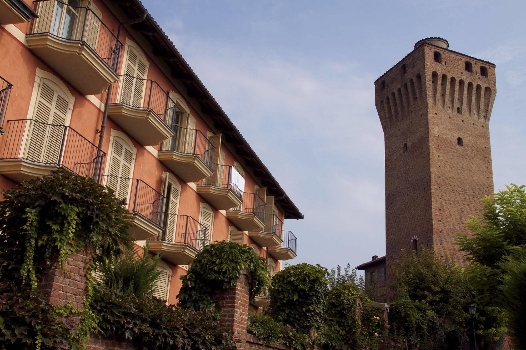 Hotel Castello Di Santa Vittoria Santa Vittoria dʼAlba Exteriér fotografie